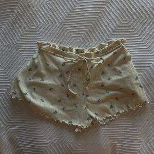 FL&L Floral Ruffle Hem Shorts